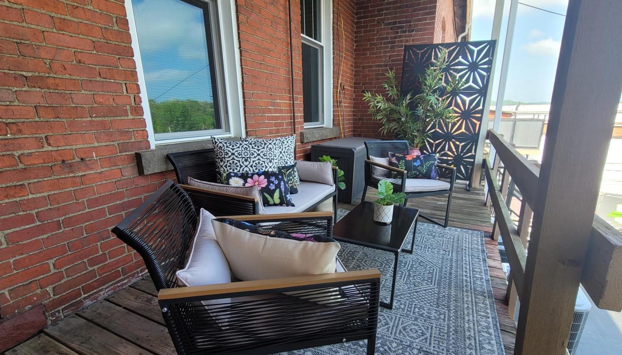 Spacious Luxury Apt In Historic Downtown - Oh Amish Country Millersburg Exteriör bild