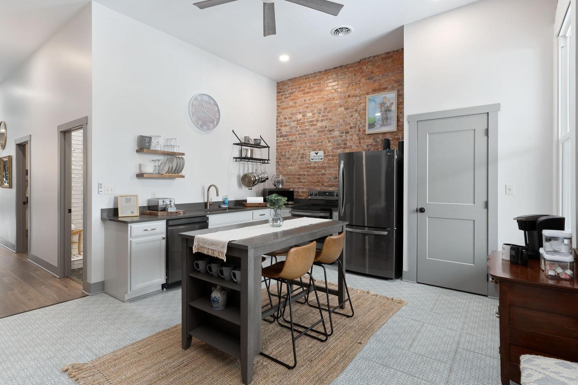 Spacious Luxury Apt In Historic Downtown - Oh Amish Country Millersburg Exteriör bild