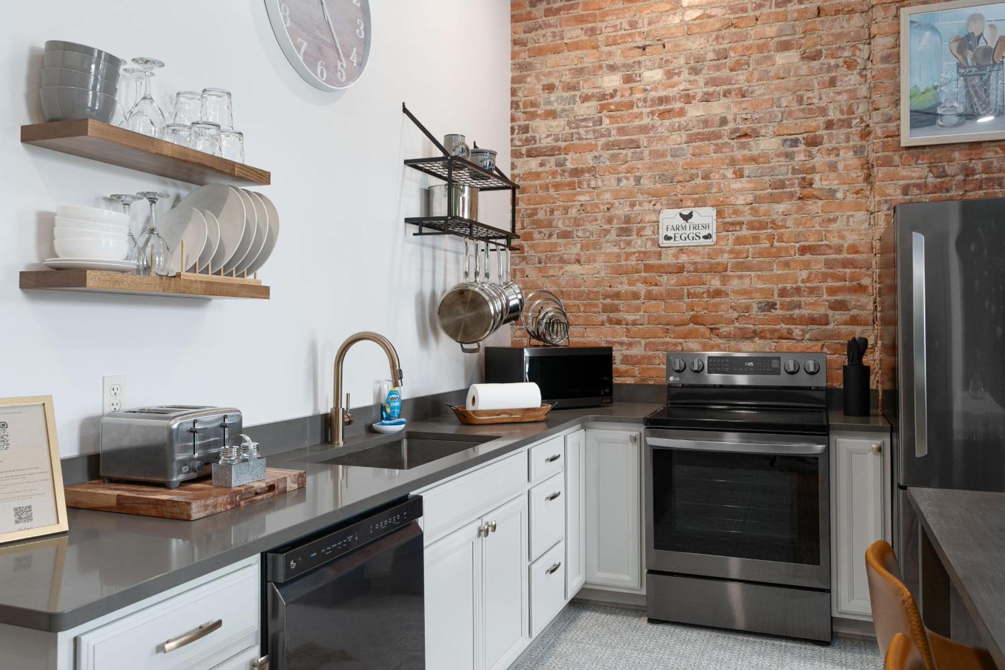 Spacious Luxury Apt In Historic Downtown - Oh Amish Country Millersburg Exteriör bild