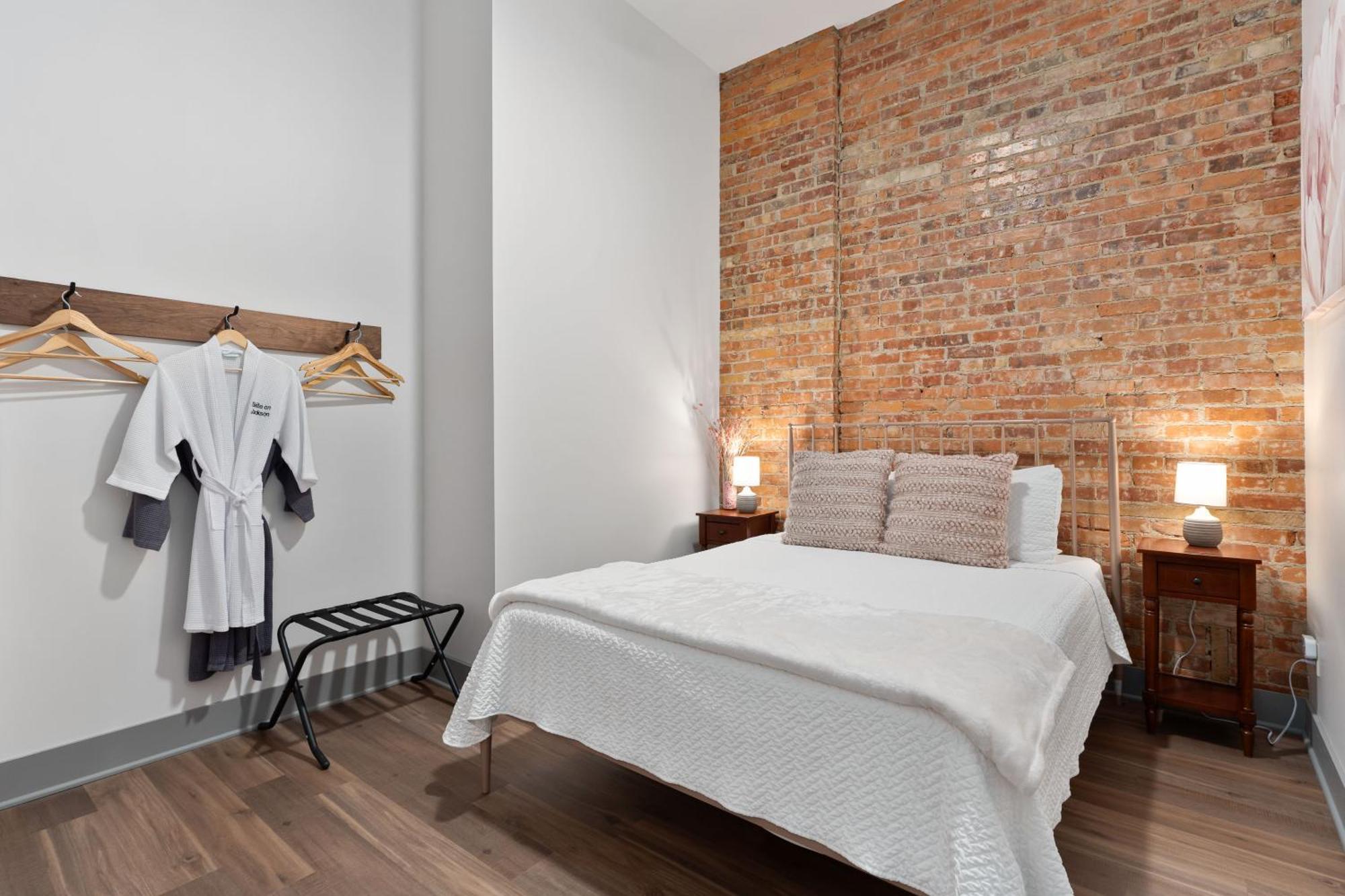 Spacious Luxury Apt In Historic Downtown - Oh Amish Country Millersburg Exteriör bild